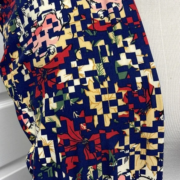 LuLaRoe New TC2 Digital Santa Claus Poinsettia Christmas Leggings NWT - Picture 2 of 8